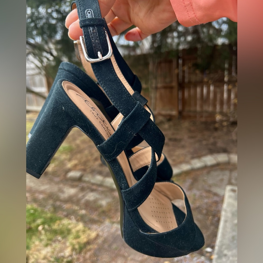 Abella’sTrue Comfort Black Velvet Ankle Strappy Heels 7.5 Platform y2k Chunky
